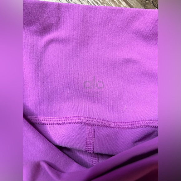 Alo Leggings - Picture 3 of 4
